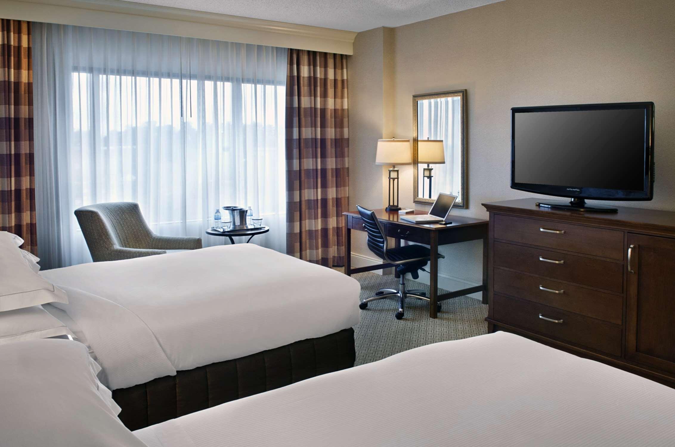 Hilton Грийнвил Екстериор снимка